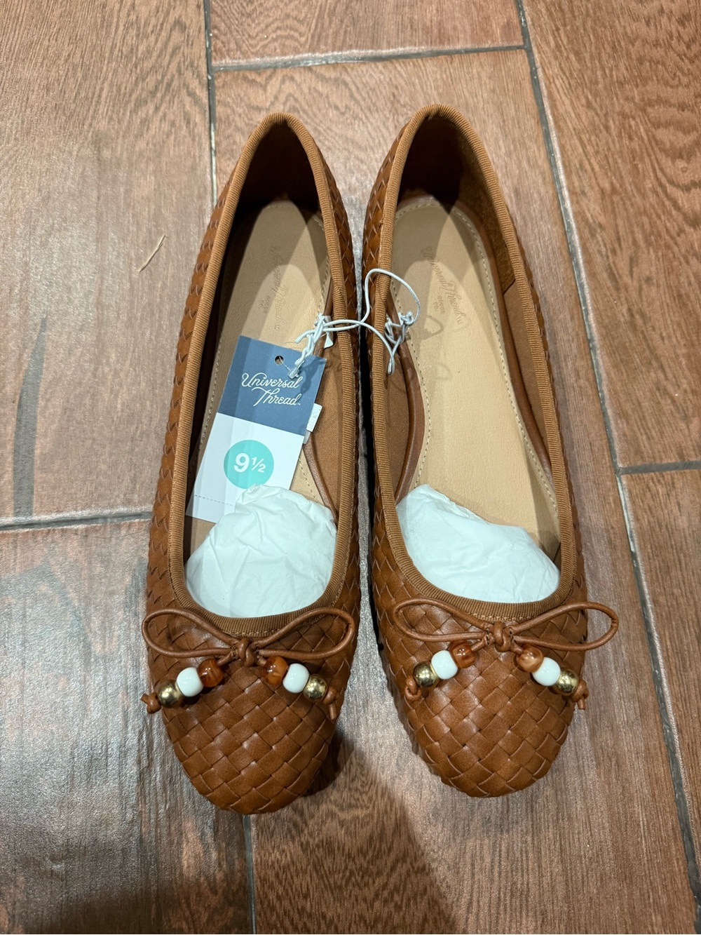 Universal Thread Women's Tan Woven Ballet Flats with Bead Bow size 9.5 NWT